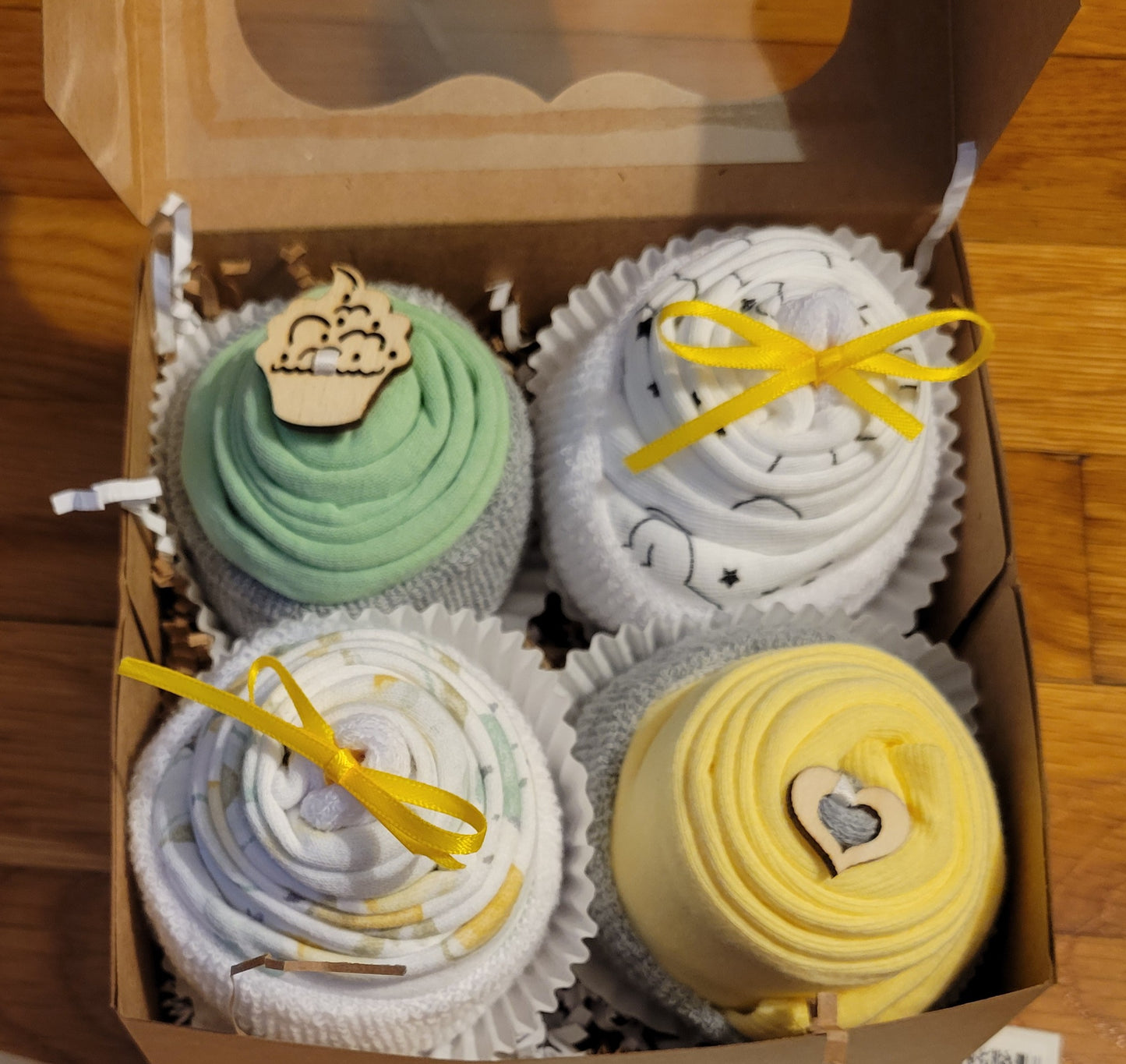 Qute Gender Neutral Bodysuit Cupcake gift box