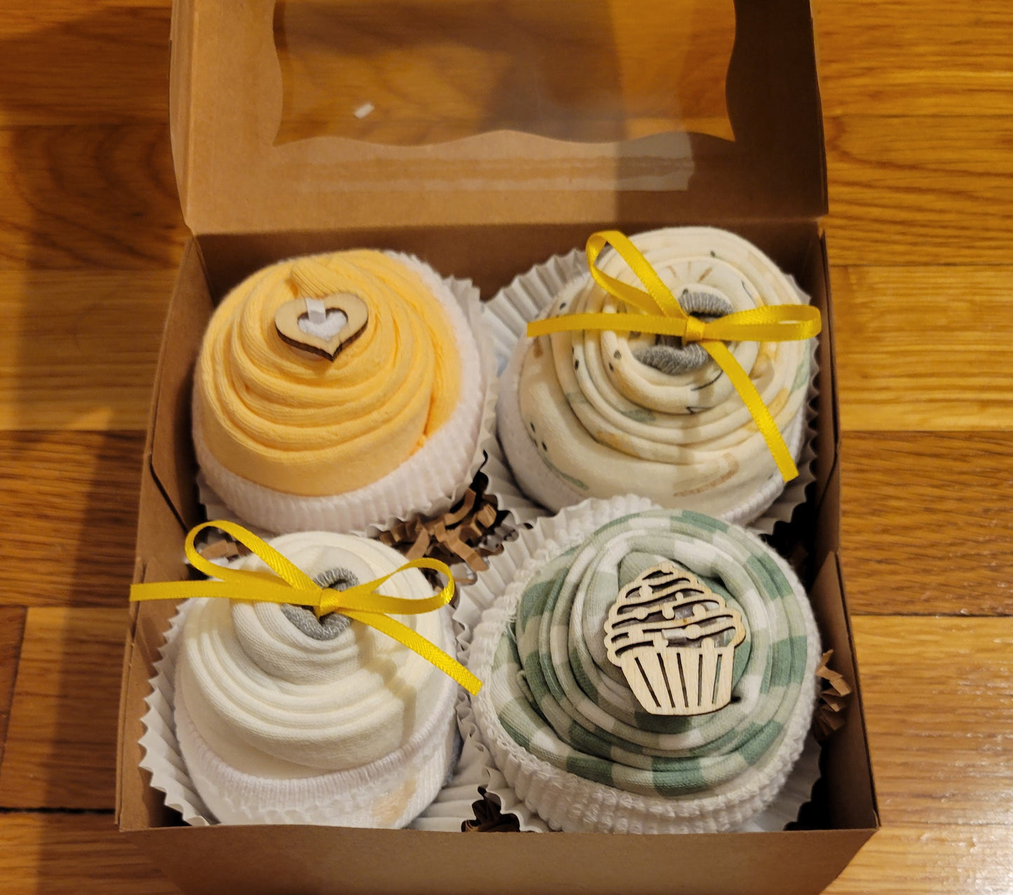 Qute Gender Neutral Bodysuit Cupcake gift box