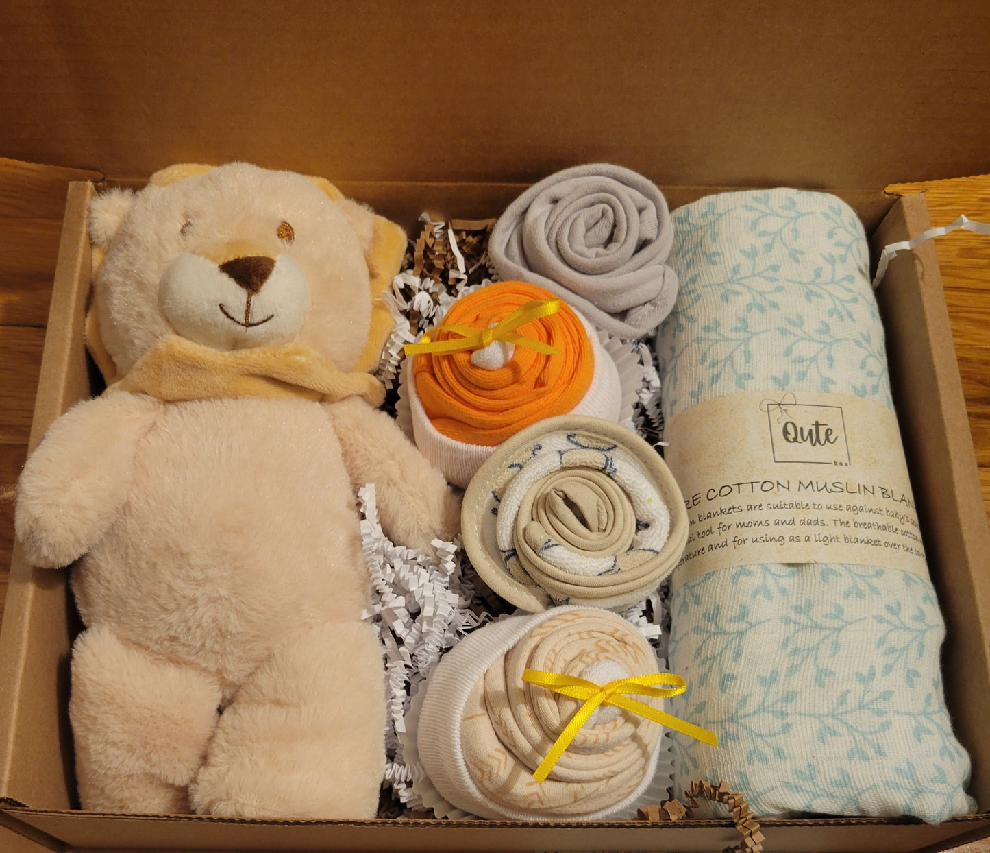 Qute Toy and cupcake baby gift box