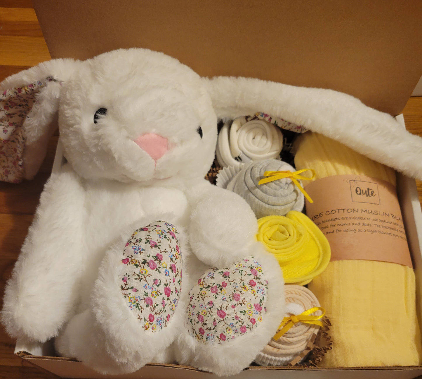 Qute Toy and cupcake baby gift box