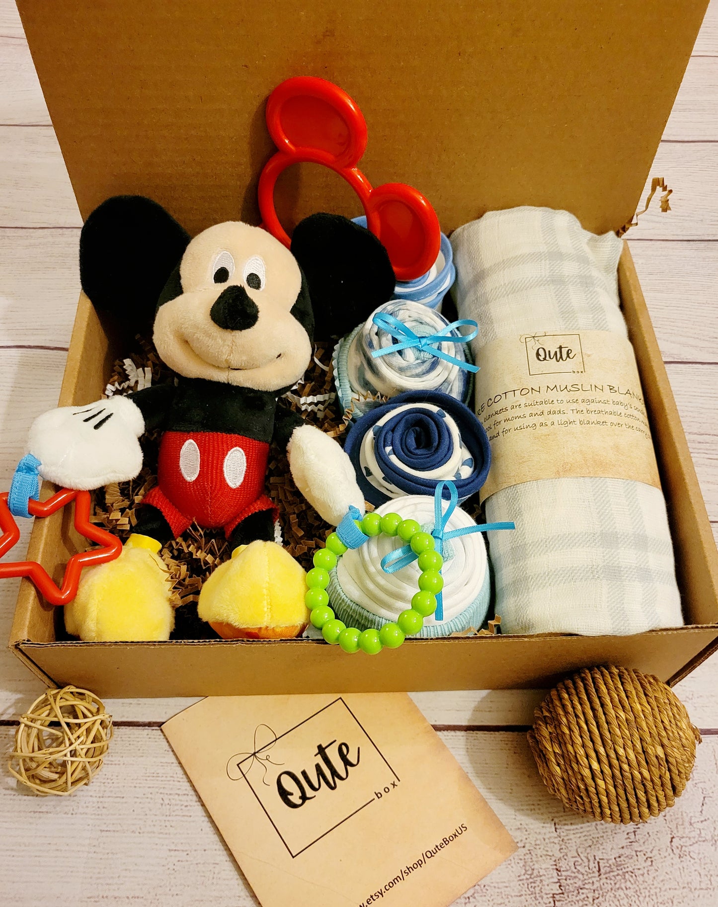 Qute Toy and cupcake baby gift box